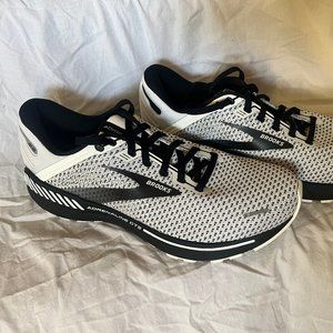 Brooks Adrenaline GTS 22, brand new, never worn. Mens size 10, white/black